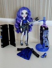 Rainbow High Shadow High Uma