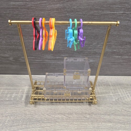 Gold coloured clothing - coloured, rack